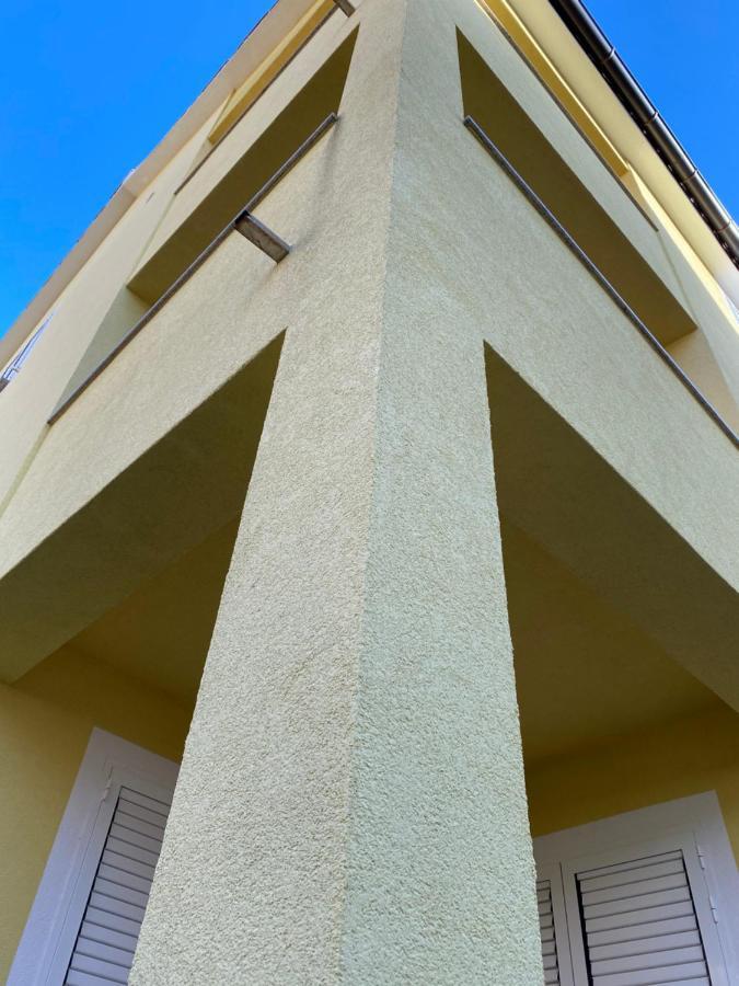 Apartments Luni II Baska  Exterior photo