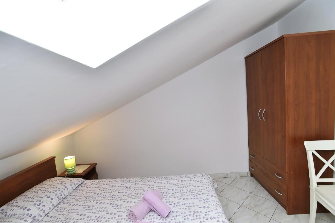Apartments Luni II Baska  Exterior photo