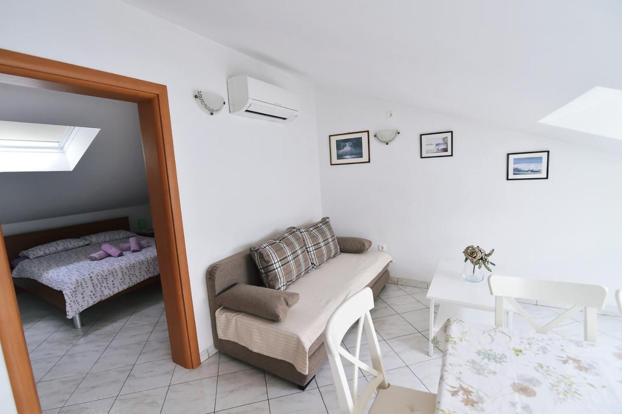 Apartments Luni II Baska  Exterior photo