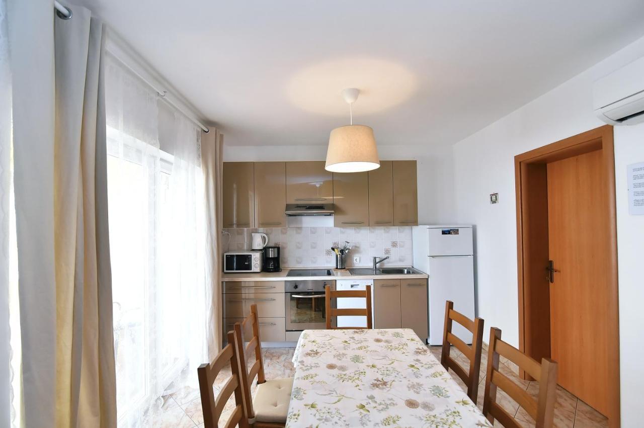 Apartments Luni II Baska  Exterior photo