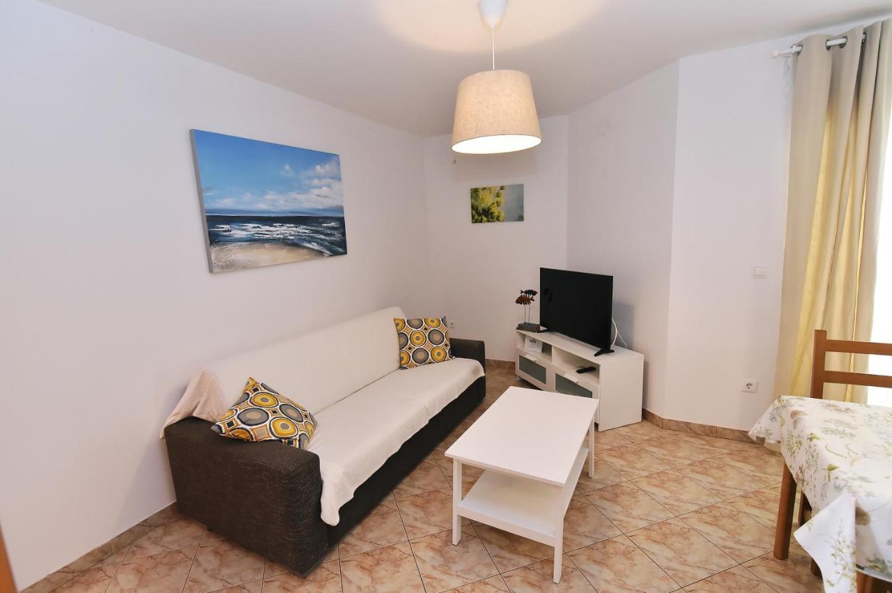 Apartments Luni II Baska  Exterior photo