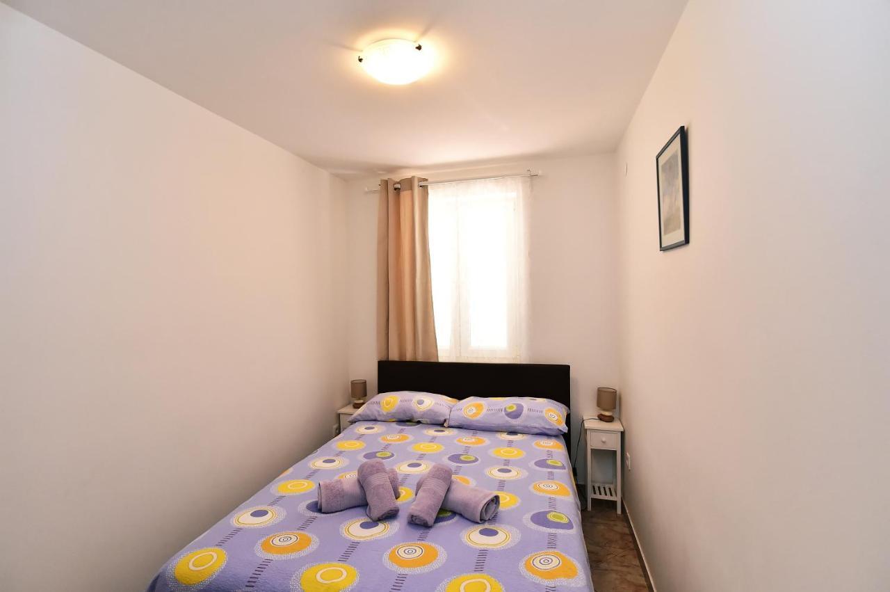 Apartments Luni II Baska  Exterior photo