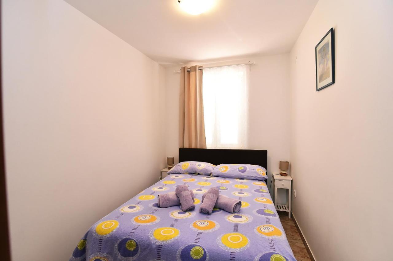 Apartments Luni II Baska  Exterior photo
