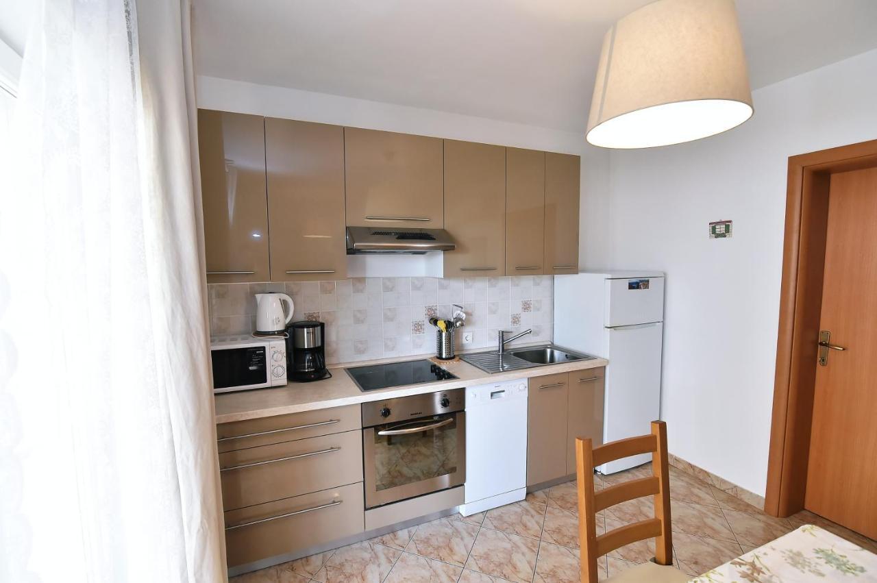 Apartments Luni II Baska  Exterior photo